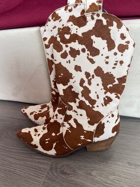Dingo Live A Cow pointed Cow Boy, Women , brown n white Cow print, boots, Size 9